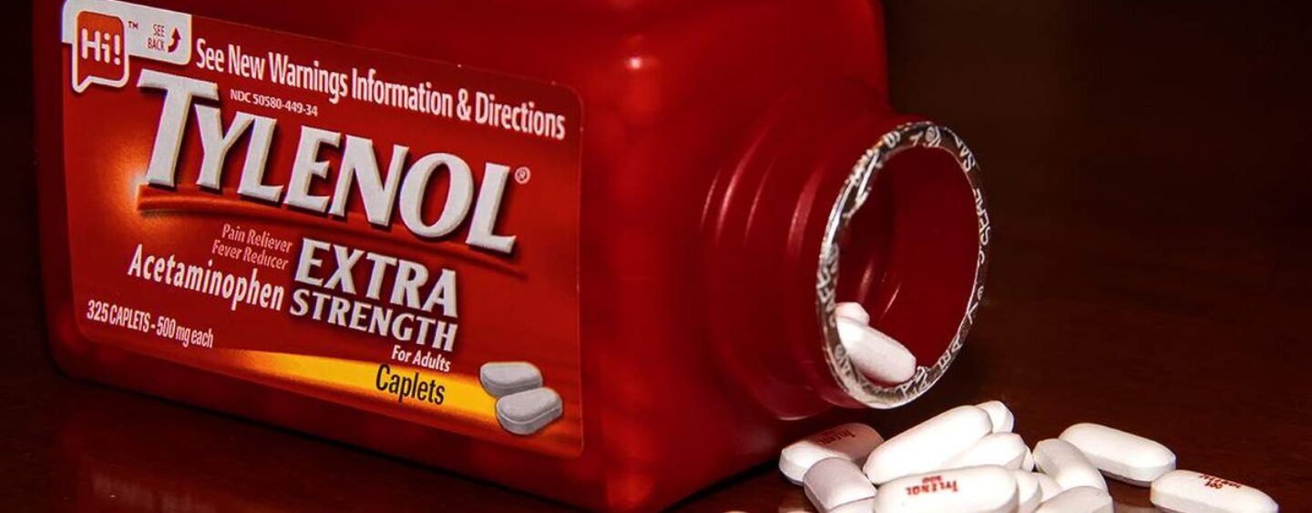 Le procureur général anti-LGBTQ+ du Texas poursuit la société Tylenol pour des allégations d'autisme