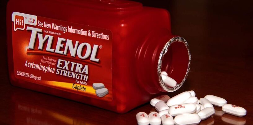 Le procureur général anti-LGBTQ+ du Texas poursuit la société Tylenol pour des allégations d'autisme