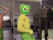 Ce beau mec de Duolingo enseigne le langage de la soif gay