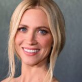 Brittany Snow sait que vous pensez qu'elle est amoureuse de Malin Åkerman et elle est d'accord.