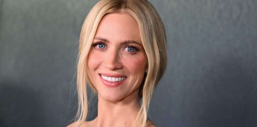 Brittany Snow sait que vous pensez qu'elle est amoureuse de Malin Åkerman et elle est d'accord.