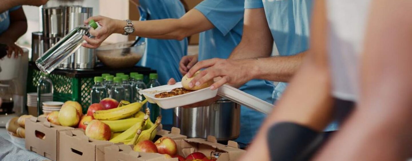 « Cela vous met en colère » : les garde-manger LGBTQ+ se préparent à la fin des prestations SNAP