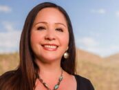 La démocrate Adelita Grijalva se bat pour siéger alors même que le président Mike Johnson refuse de lui prêter serment.