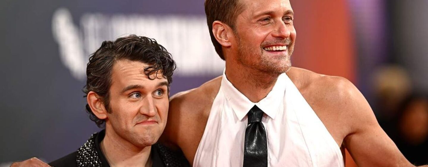 Harry Melling et Alexander Skarsgård célèbrent le sexe pervers « authentique » dans Pillion