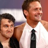 Harry Melling et Alexander Skarsgård célèbrent le sexe pervers « authentique » dans Pillion
