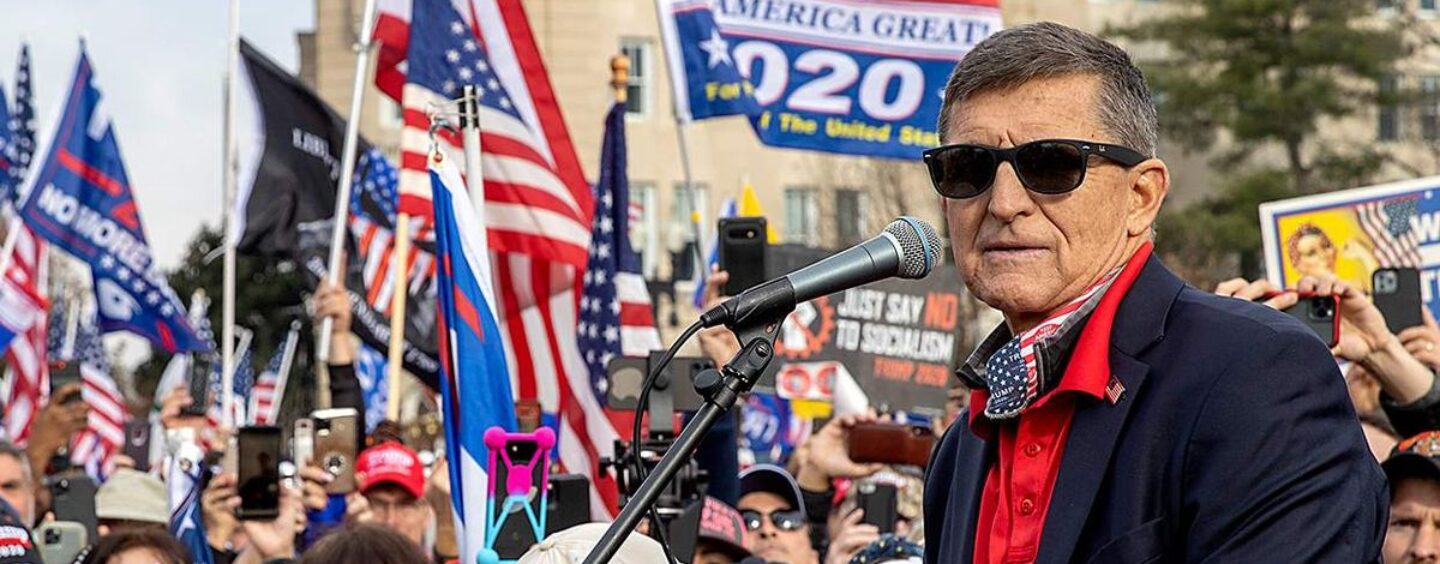 Trump Ally Michael Flynn soumet un mémoire juridique «extrême» débordant de bigoterie dans le cas militaire trans
