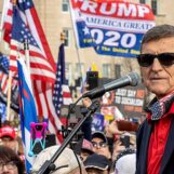 Trump Ally Michael Flynn soumet un mémoire juridique «extrême» débordant de bigoterie dans le cas militaire trans