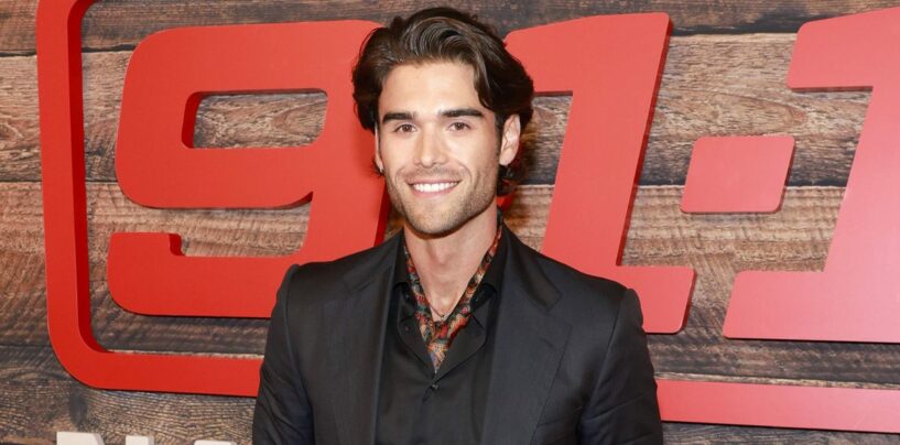 Hunter McVey se déshabille et porte un short blanc moulant lors d'une nouvelle séance photo sexy et les gays bave