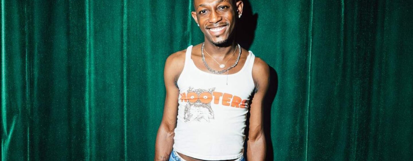 Rencontrez l'activiste qui enseigne aux jeunes queers de couleur la valeur de leur art