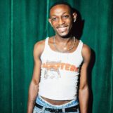 Rencontrez l'activiste qui enseigne aux jeunes queers de couleur la valeur de leur art