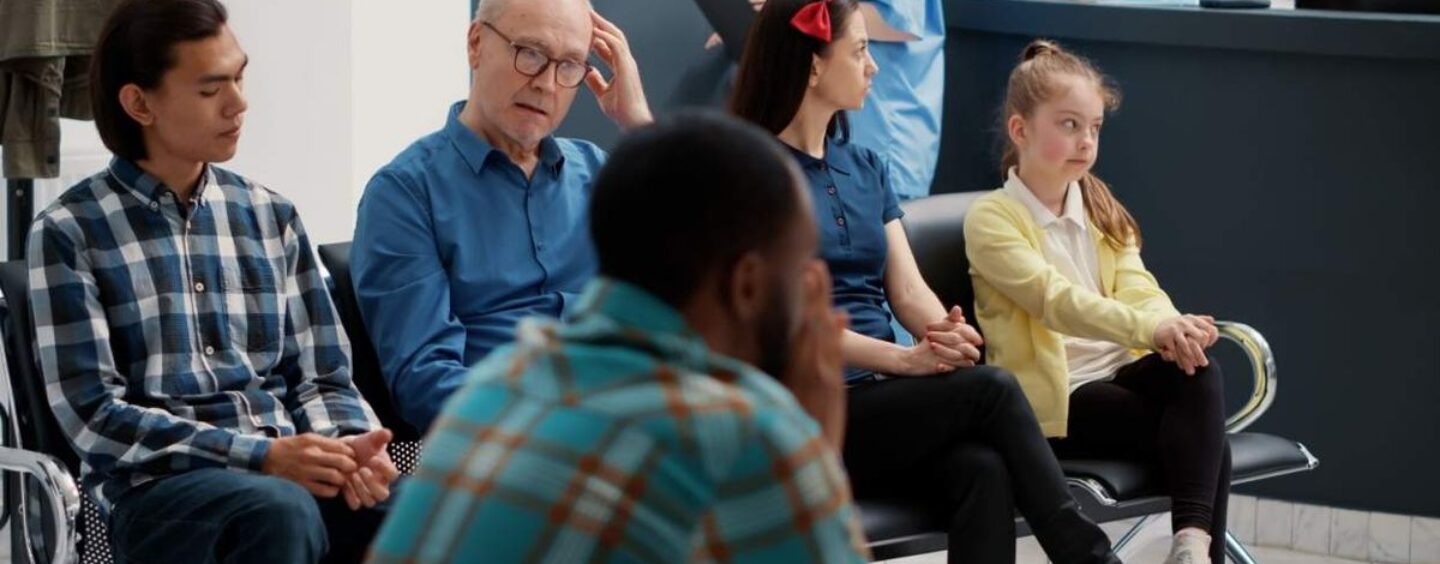 Trump cherche à mettre fin aux soins d'affirmation de genre pour les jeunes transgenres américains (rapport)