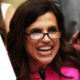 Nancy Mace, qui a souvent vanté son vote pour l'égalité du mariage, déclare désormais : « Adam et Eve, pas Adam et Steve »