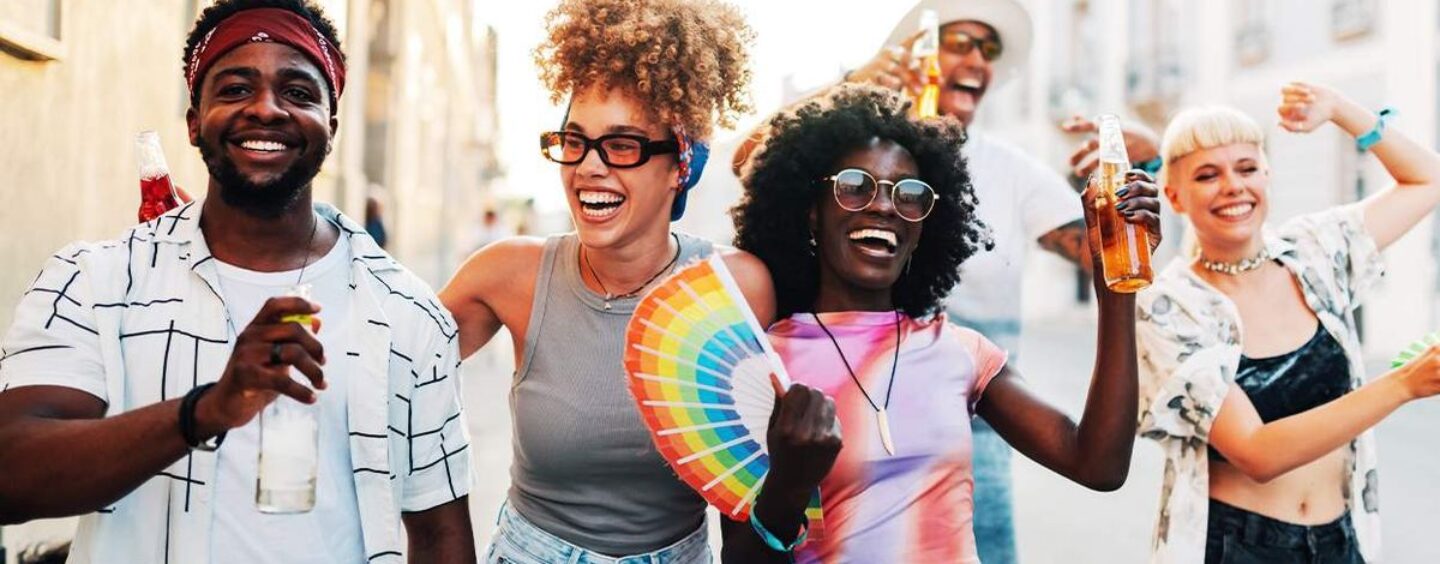 Danser sans boire, comment la sobriété queer est devenue une révolution de la joie