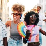 Danser sans boire, comment la sobriété queer est devenue une révolution de la joie