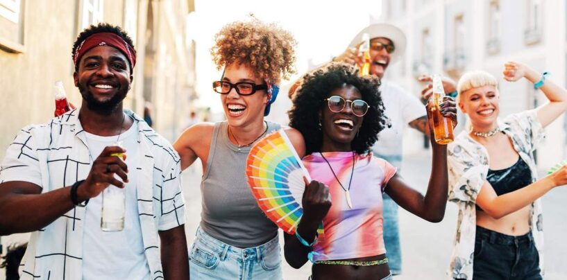 Danser sans boire, comment la sobriété queer est devenue une révolution de la joie