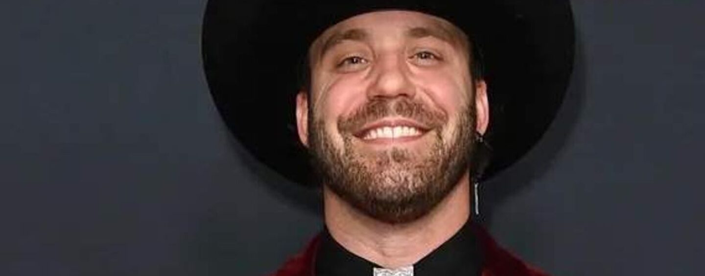 Paulie Calafiore montre son gâteau dans de nouvelles photos sexy de jockstrap