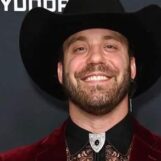 Paulie Calafiore montre son gâteau dans de nouvelles photos sexy de jockstrap