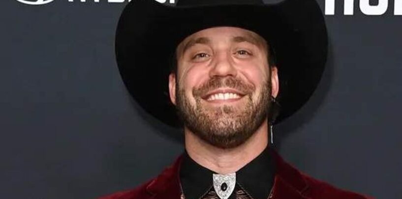 Paulie Calafiore montre son gâteau dans de nouvelles photos sexy de jockstrap