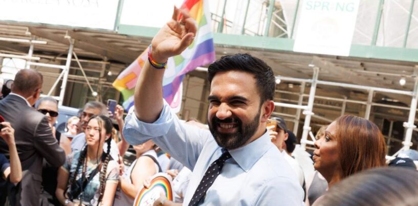 Zohran Mamdani, candidat à la mairie de New York, fait un arrêt surprise de sa campagne dans un bar gay à 1 heure du matin