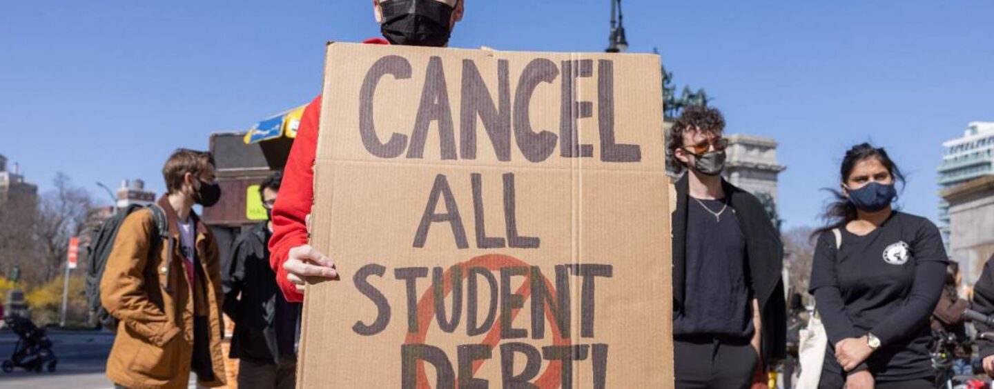 Le DOE de Trump poursuivi (à deux reprises) pour avoir disqualifié les travailleurs à but non lucratif LGBTQ+ de l'annulation de leur prêt