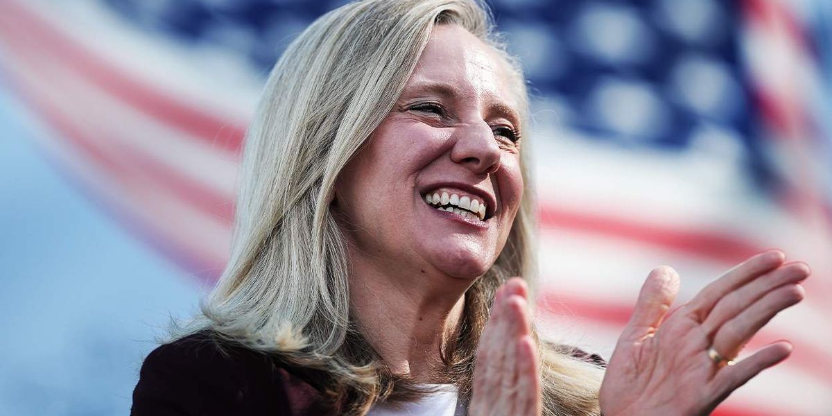 Abigail Spanberger, alliée LGBTQ+, bat le républicain anti-trans pour ...