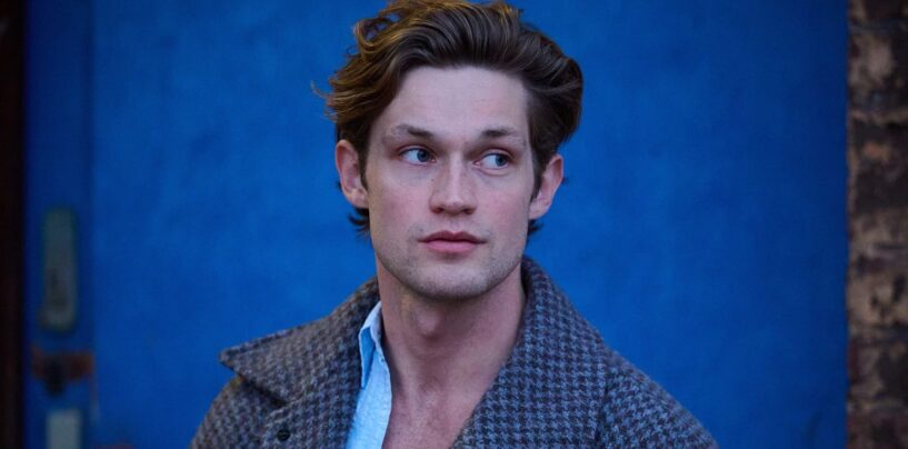 Damian Hardung se déshabille et se laisse tremper dans un clip viral sexy