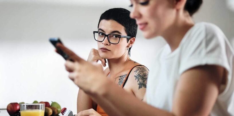 Qu'est-ce que la « pêche aux chatons » et pourquoi les rencontres LGBTQ+ sont-elles coupables de le faire ? Les experts en relations expliquent