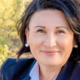 Un ancien instructeur de forage queer du Corps des Marines canalise le leadership et les «Boots» de Netflix lors de la course au Congrès de l'Arizona