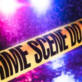 4 morts après qu'une voiture ait roulé à toute vitesse sur un trottoir et percuté un club gay en Floride