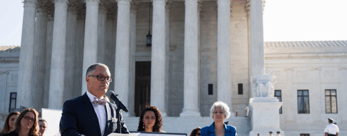 Jim Obergefell célèbre le rejet par la Cour suprême des États-Unis de la contestation de Kim Davis pour l'égalité du mariage