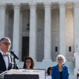 Jim Obergefell célèbre le rejet par la Cour suprême des États-Unis de la contestation de Kim Davis pour l'égalité du mariage