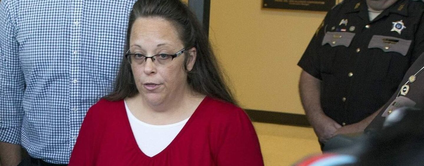 La Cour suprême des États-Unis refuse d'entendre l'affaire Kim Davis pour l'égalité du mariage