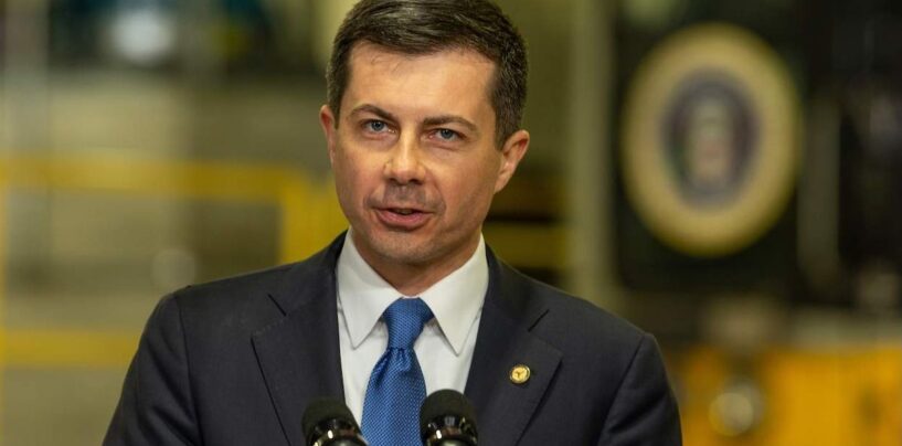 Pete Buttigieg dénonce le discours de Trump contre les contrôleurs aériens et l'administration Biden