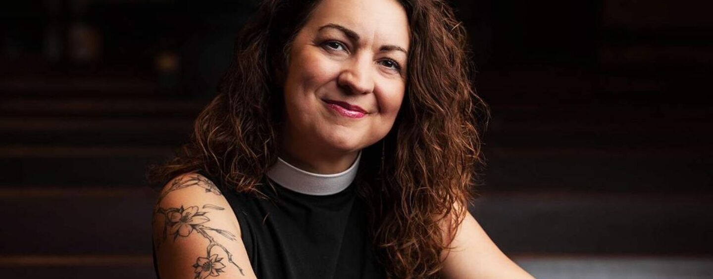 Rencontrez la pasteur lesbienne dont l'église a applaudi à l'interdiction des passages pour piétons arc-en-ciel au Texas