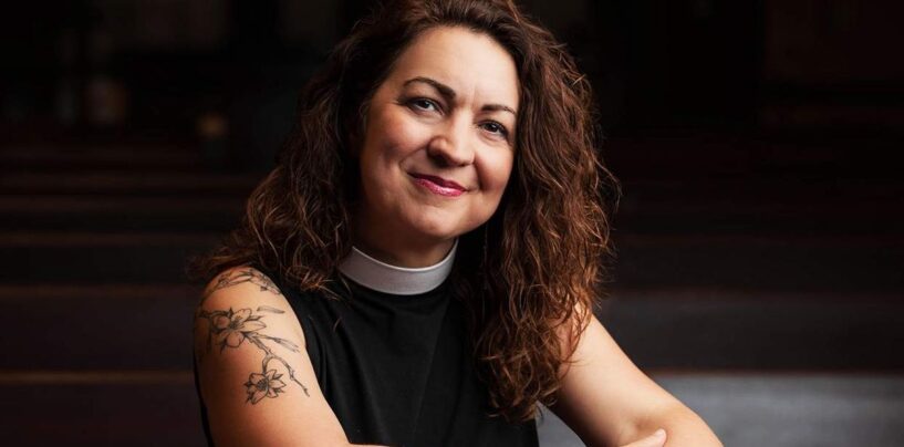 Rencontrez la pasteur lesbienne dont l'église a applaudi à l'interdiction des passages pour piétons arc-en-ciel au Texas