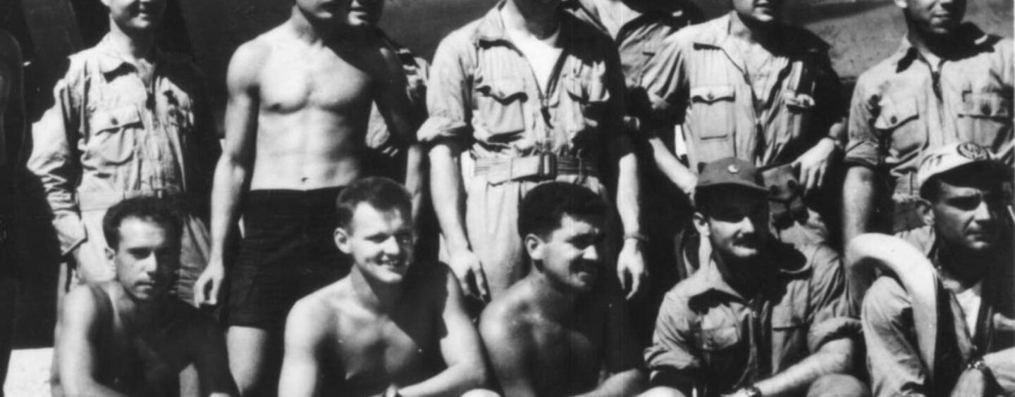 17 photos vintage de couples gays en uniforme qui vous feront saluer