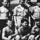 17 photos vintage de couples gays en uniforme qui vous feront saluer