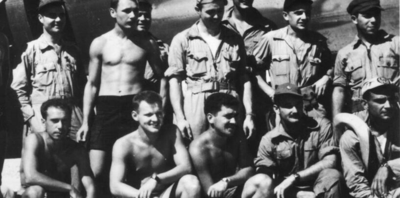 17 photos vintage de couples gays en uniforme qui vous feront saluer