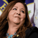 La représentante nouvellement assermentée Adelita Grijalva s'engage à protéger les droits LGBTQ+ dans un discours enflammé