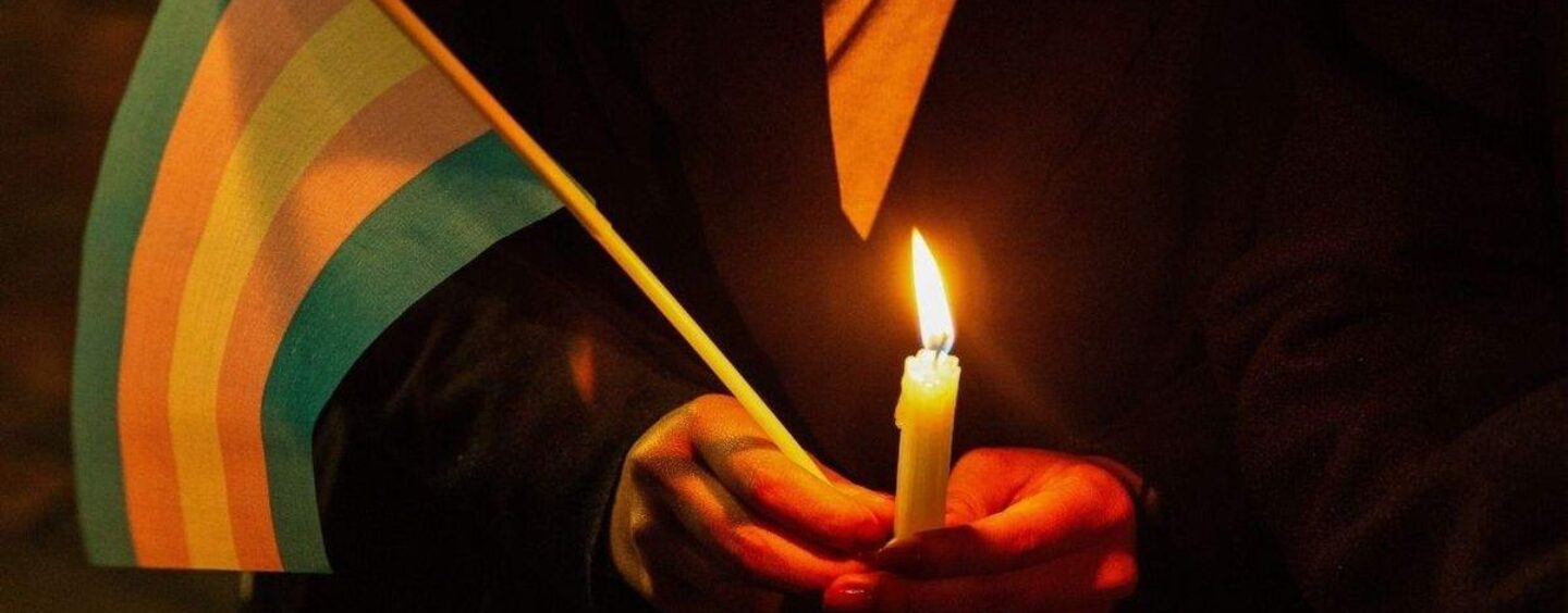 Une réalité dévastatrice : un nouveau rapport révèle la violence et l’effacement à l’approche de la Journée du souvenir des transgenres