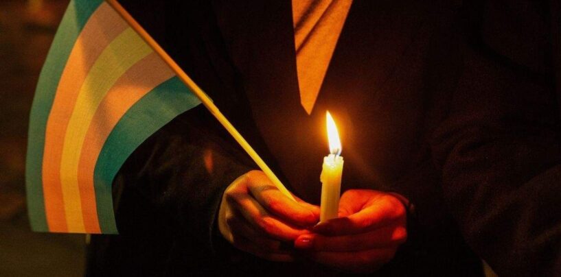 Une réalité dévastatrice : un nouveau rapport révèle la violence et l’effacement à l’approche de la Journée du souvenir des transgenres