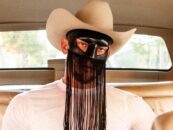 Orville Peck embrasse son côté sexy et sa confiance dans sa meilleure époque à ce jour