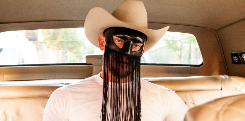 Orville Peck embrasse son côté sexy et sa confiance dans sa meilleure époque à ce jour