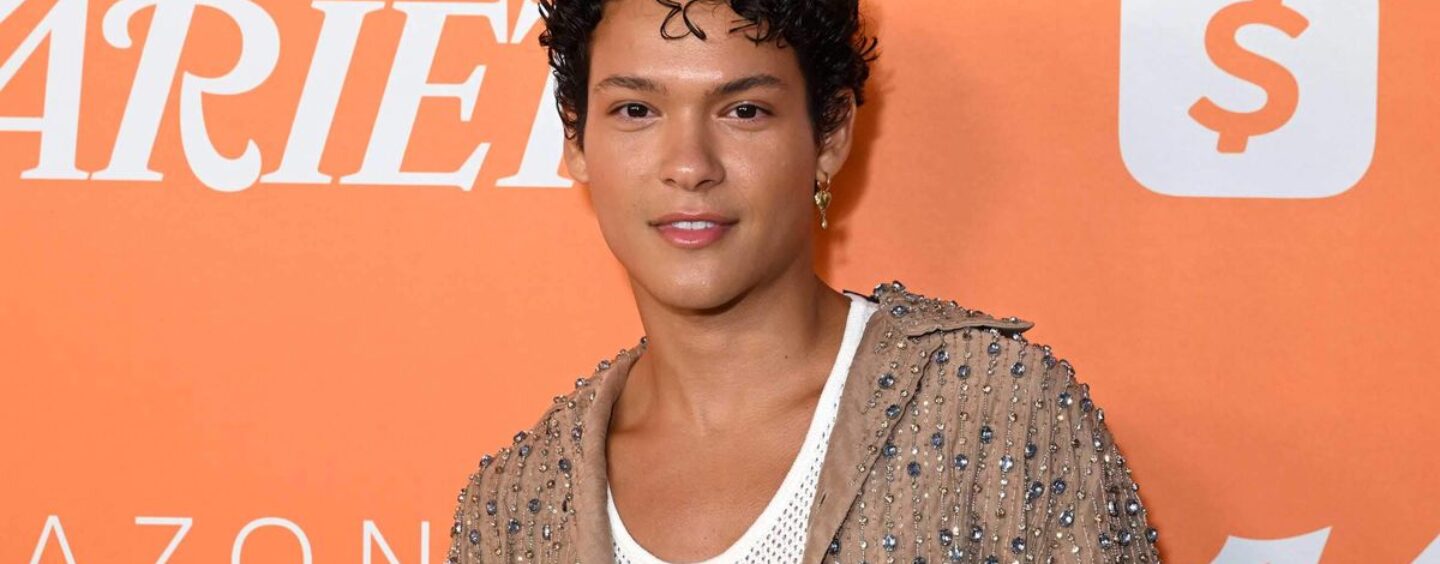 Omar Rudberg se lance en douceur avec des photos d'hôtel torse nu et les gays se déchaînent