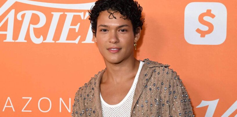 Omar Rudberg se lance en douceur avec des photos d'hôtel torse nu et les gays se déchaînent