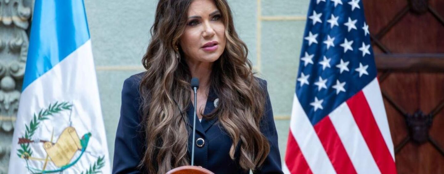 Un officier de la TSA poursuit Kristi Noem pour interdiction au personnel trans de procéder à des palpations