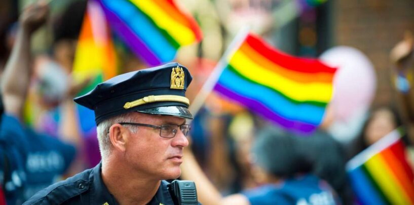 Les personnes LGBTQ+ sont plus susceptibles d'être arrêtées et faussement accusées par la police : rapport