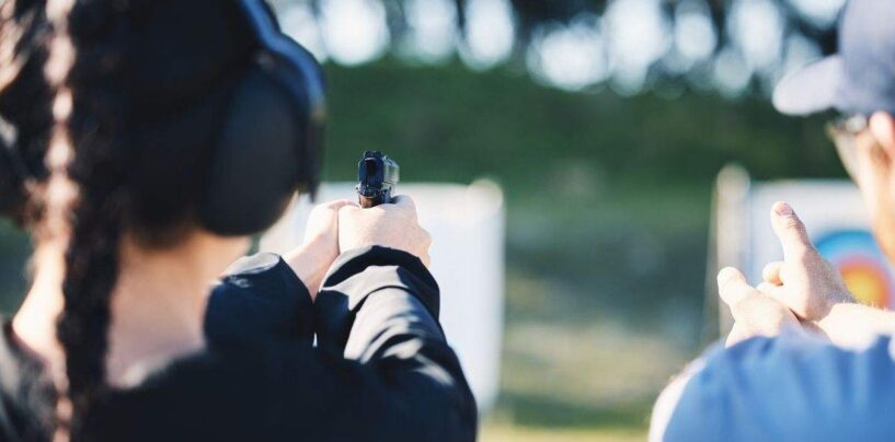 Les communautés marginalisées se tournent vers la possession d'armes par peur de l'autoritarisme de Trump