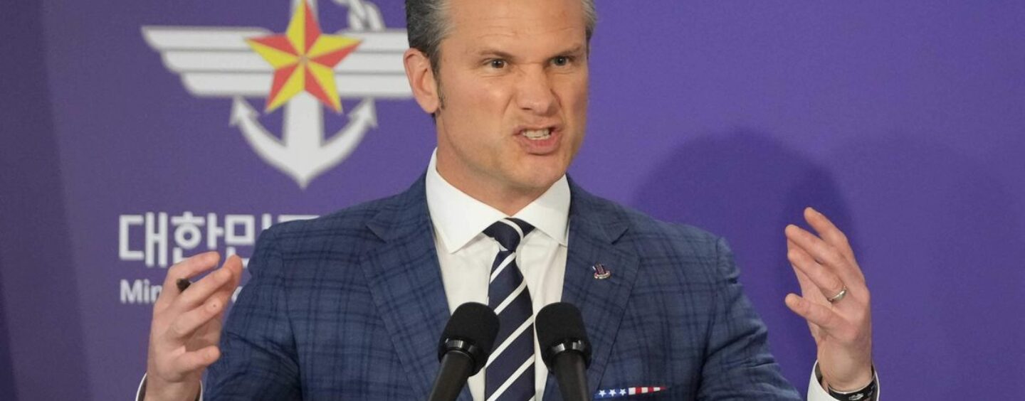 Les opérations militaires de Pete Hegseth ressemblent à du porno gay et Internet n'arrête pas de rire