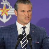 Les opérations militaires de Pete Hegseth ressemblent à du porno gay et Internet n'arrête pas de rire